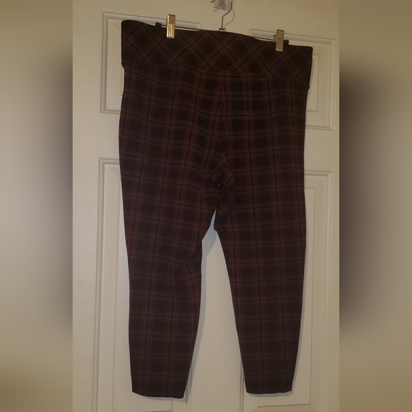 Torrid EUC Black and Red Pixie Pants Sz 1 (14/16) - Picture 2 of 3